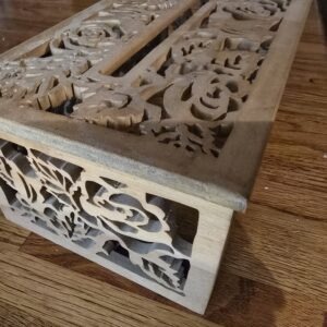 Tissue box cover (Roses)